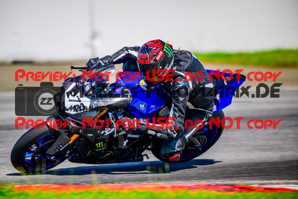 MaZZes_FotoMatrix_240520_6021986_0429 | WEISS