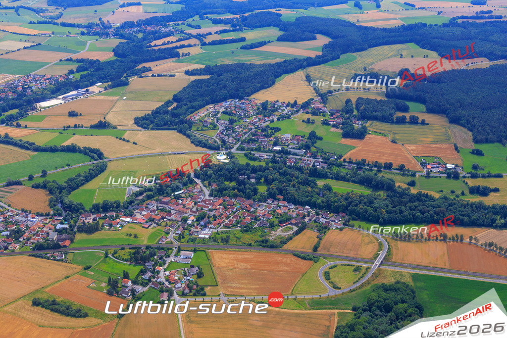 Die Luftaufnahme Oberlangenstadt - Küps wurde vom UL-Flugzeug (keine Drohne) aus fotografiert.Hohe Druck- Auflösung-die Geschenkidee!