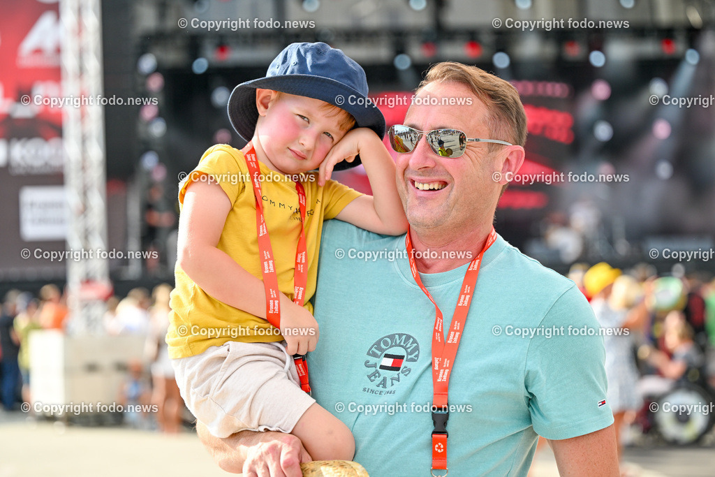 Linzer Kronefest 2023_ 18.08.2023-31 | 18.08.2023, Linzer Kronefest 2023, AUT, im Bild Linzer Kronefest 2023, 

Christian Burgstaller (50, Linz) und Ben (3)