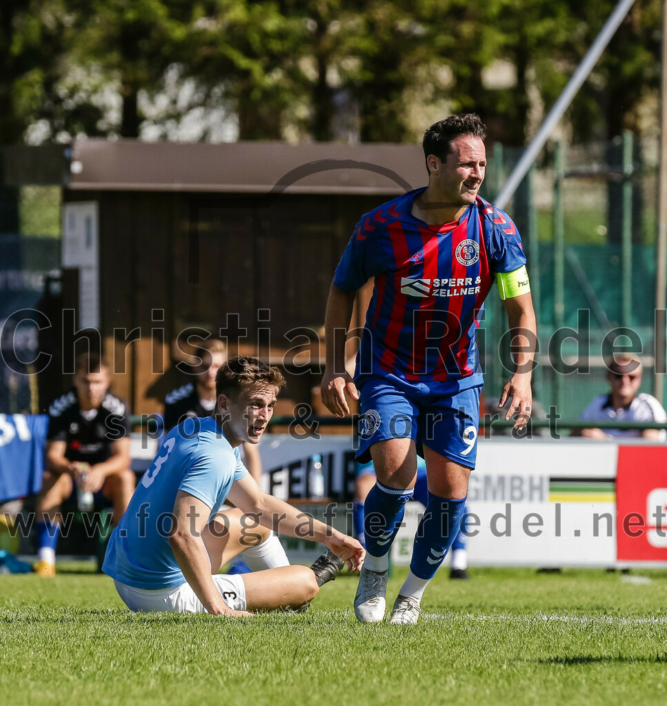 2023-09-16_115_FC_Langengeisling_gegen_TSV_Dorfen | Erding, Deutschland, 16.09.2023:
Fußball, Bezirksliga Oberbayern Ost 2023 / 2024, 9. Spieltag, FC Langengeisling gegen TSV Dorfen, Endergebnis: 3:1

Niko Simak (FC Langengeisling, #3), Gerhard Thalmaier (TSV Dorfen, #9)

Foto: Christian Riedel / fotografie-riedel.net