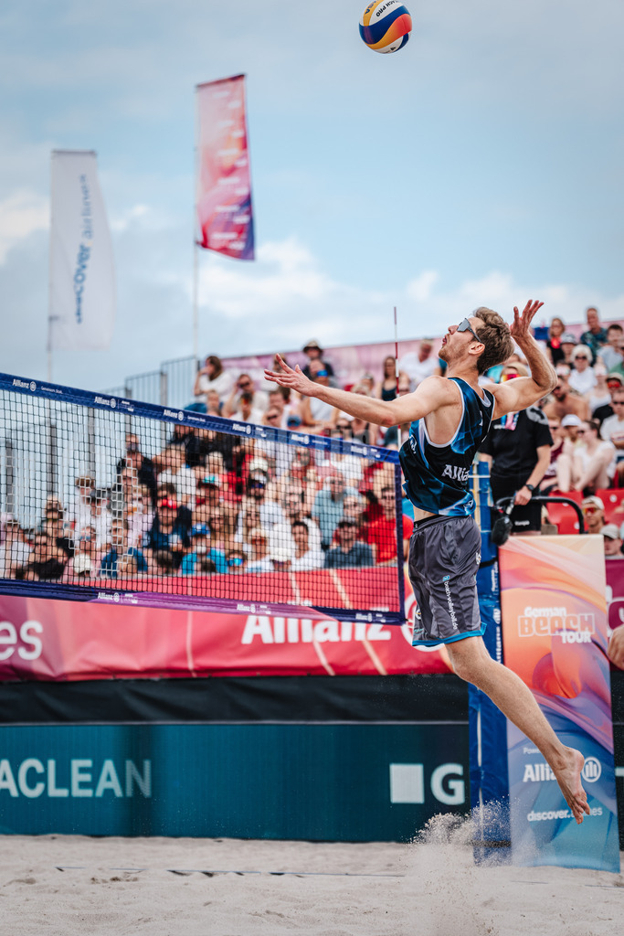 Beachvolleyball | Männer | Allianz German Beach Tour 2024 | Tourstop Kühlungsborn 2 | 17.08.2024 | Milan Sievers beim Angriff
