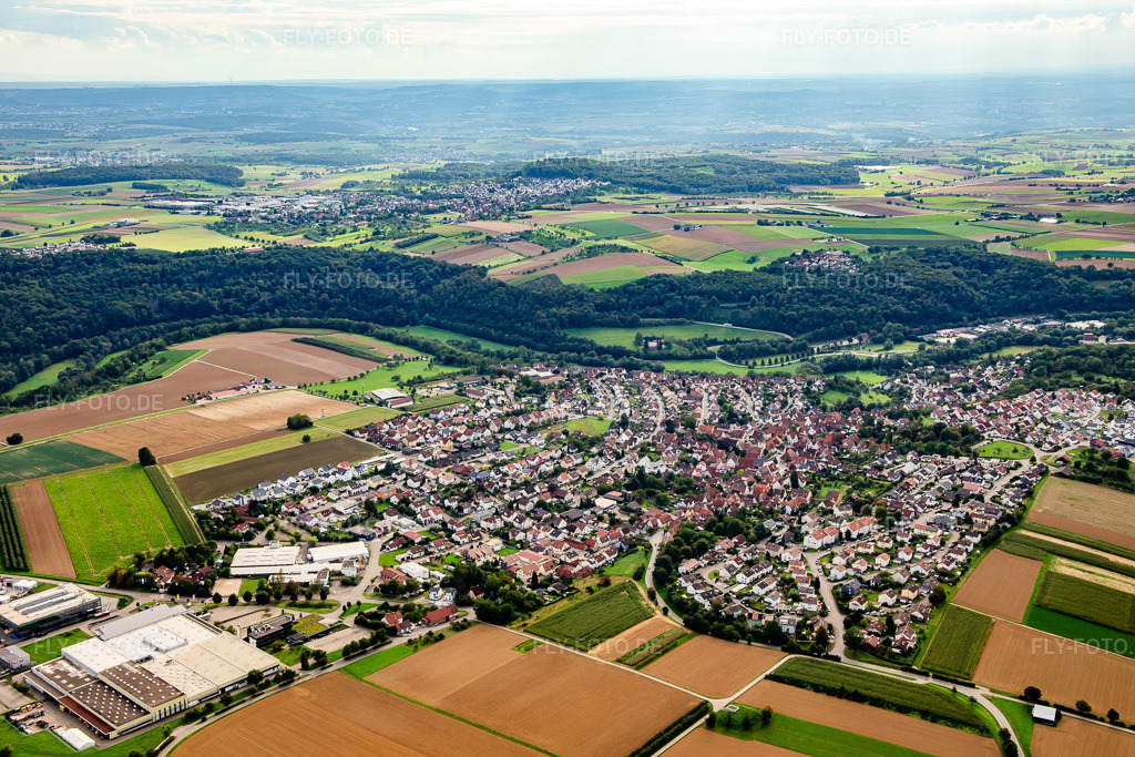 Luftbild: Ortsansicht von Norden in Kirchberg an der Murr im Bundesland Baden-Württemberg in Deutschland. Foto: IMG_138606.jpg vom 16.09.2023 durch Werner Riehm/FLY-FOTO.de