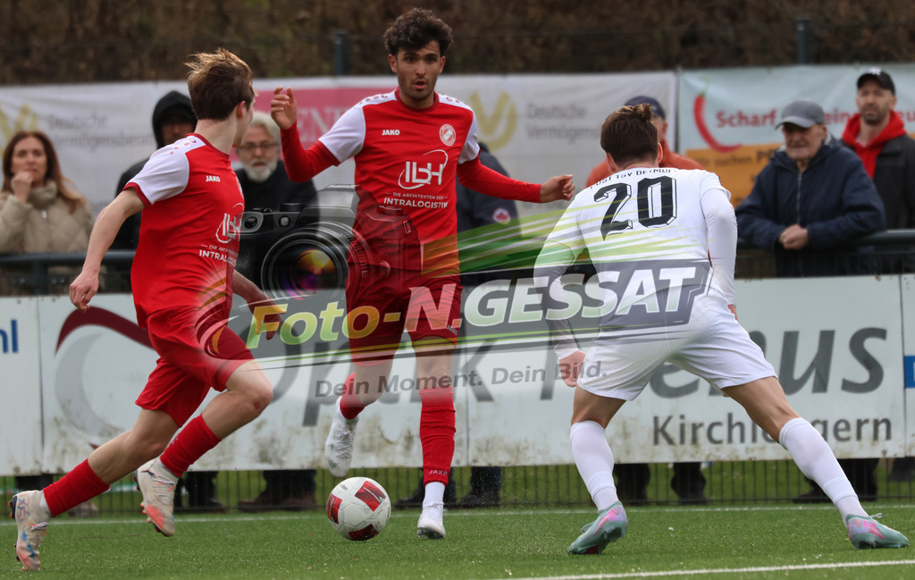 FC RW Kirchlengern - Post TSV Detmold | Auf dem Bild zu sehen: Rot FC RW Kirchlengern v.l.: Julian Zähler, Altan Dincdemir ; Weiß Post TSV Detmold: Erik BormatkovFC RW Kirchlengern, Post TSV Detmold, Saison 25/26, Landesliga, Deutschland - Realisiert mit Pictrs.com