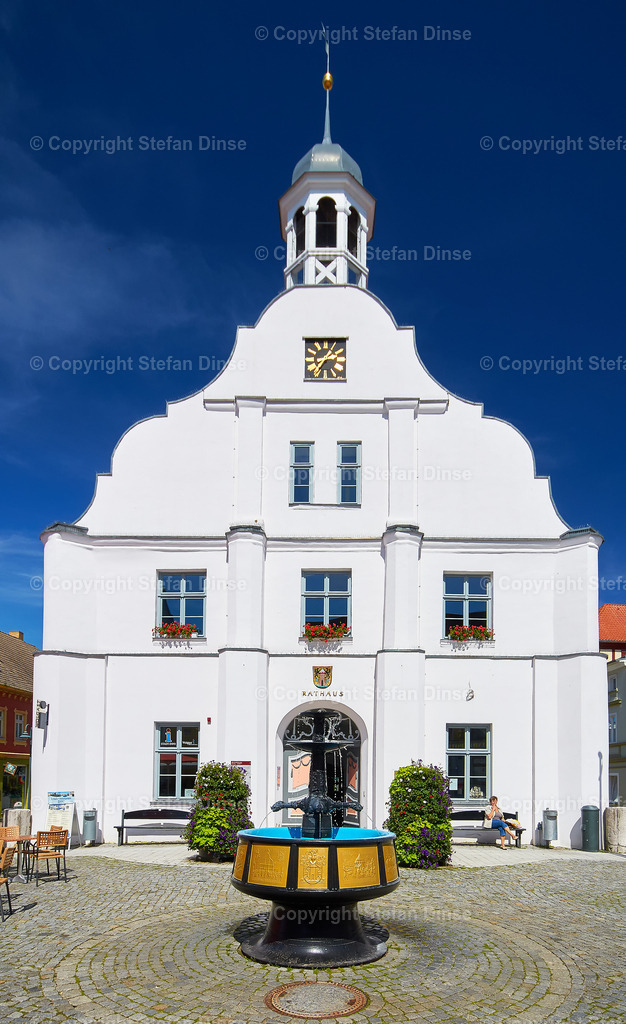 _DSC5039 | Findlinge im Eis, Zeesenboote bei der Traditionsregatta, eine Seebrücke im Sonnenaufgang - mit den Bildern aus dieser Galerie erhalten Sie wunderschöne Aufnahmen über das ganze Jahr. Ein tolles Produkt zum Verschenken, Werben oder zum Träumen vom nächsten - Realisiert mit Pictrs.com