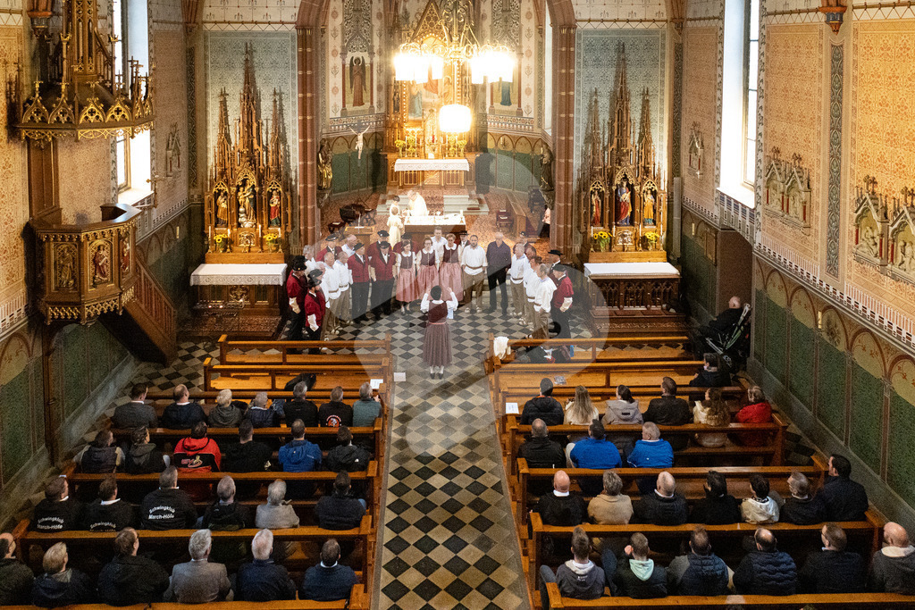 SKE100J_4536 | Gottesdienst in der Kirche Alpthal - Realisiert mit Pictrs.com