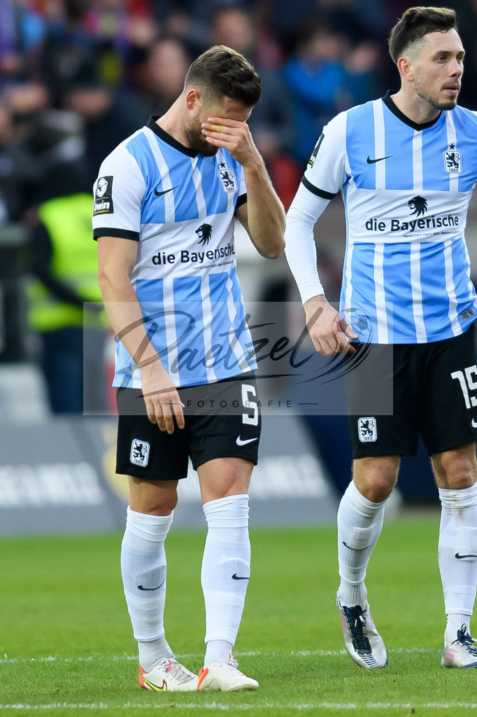 OSNTSV20211106_131 | Fussball, Herren: Quirin Moll (TSV 1860 Muenchen) enttaeuscht bei dem Spiel der 3. Liga zwischen VfL Osnabrueck und TSV 1860 Muenchen im Stadion an der Bremer Bruecke am 06.11.2021 in Osnanbrueck, Deutschland.DFB / DFL REGULATIONS PROHIBIT ANY USE OF PHOTOGRAPHS AS IMAGE SEQUENCES AND/OR QUASI-VIDEO. - Realisiert mit Pictrs.com