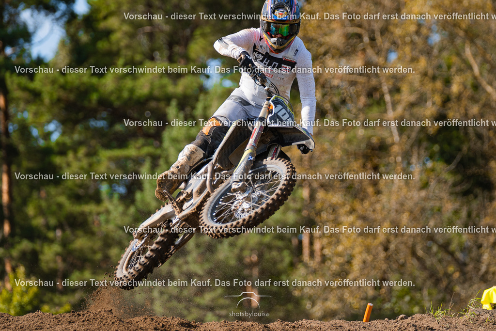 09_21_LM_Schenkenhorst-9467 | Sportfotografin aus Berlin-Brandenburg mit Fokus auf Motocross. Ich halte deine sportliche Leistung und echte Emotionen auf und neben der Strecke professionell fest. Entdecke die Fotos von deinem Rennen und bestelle sie direkt hier im Shop.