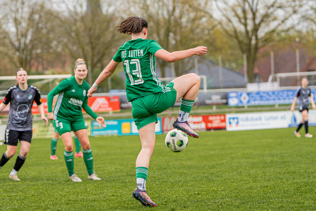Fußball I Frauen I Saison 2025-2026 I Oberliga Niedersachsen I 19. Spieltag I TuS Lutten - TuS Büppel I 06053 | jns.sportfotos - Realisiert mit Pictrs.com