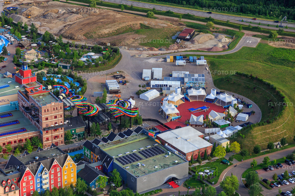 Vikingløp und "Immer Wieder Sonntags"-Arena im Rulantica desEuropapark Rust https://www.europapark.de/de/rulantica | Luftbild: Vikingløp und "Immer Wieder Sonntags"-Arena im Rulantica desEuropapark Rust https://www.europapark.de/de/rulantica in Rust im Bundesland Baden-Württemberg in Deutschland. Foto: IMG_147254.jpg vom 29.05.2025 durch Werner Riehm/FLY-FOTO.de - Realisiert mit Pictrs.com