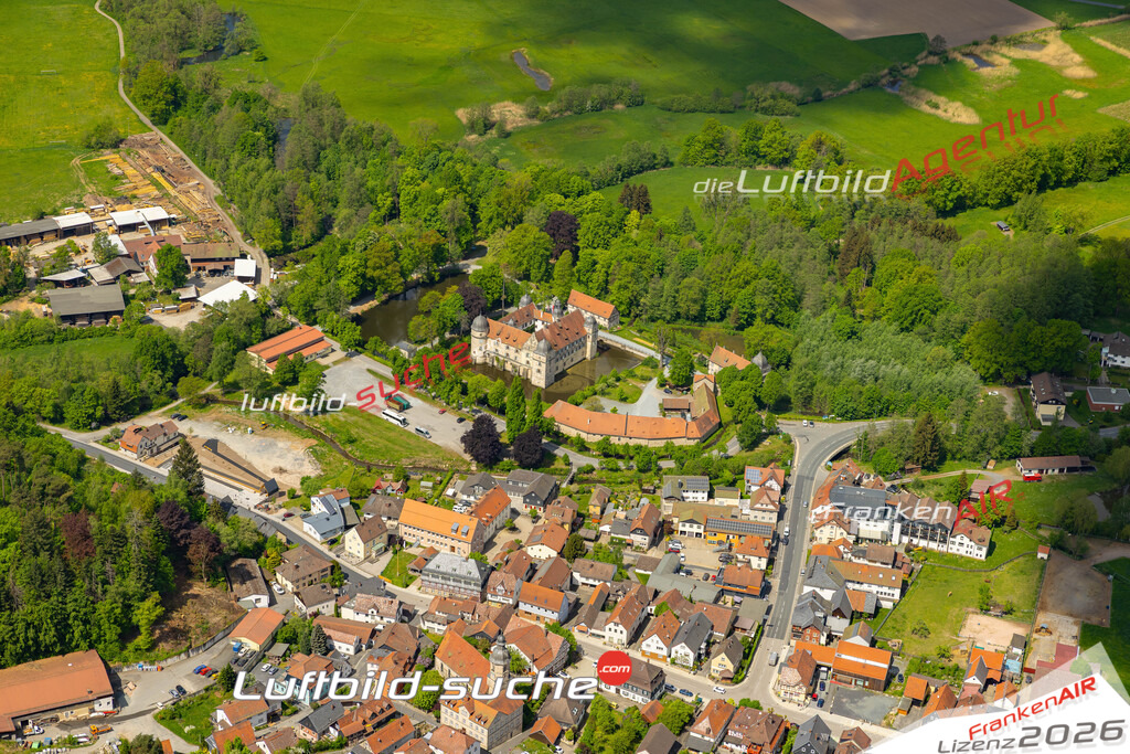 Das Luftbild der Stadt Mitwitz wurde 2022 vom Flugzeug heraus erstellt (keine Drohnen-Aufnahmen) Aufnahmehöhe ca.450 Meter- hohe Bildauflösung und Druck-Qualität. Garantiert!