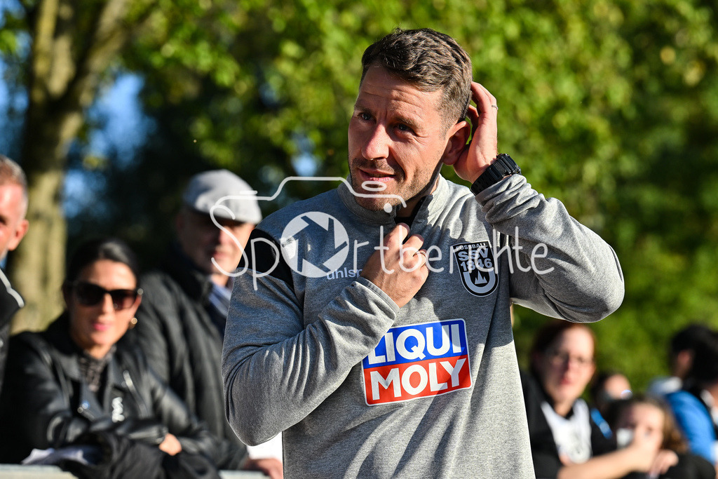 FC Augsburg - SSV Ulm 1846 Fussball | im Bild Mortiz GLASBRENNER Trainer SSV Ulm / Einzelfoto / Freisteller / Testspiel: FC Augsburg - SSV Ulm 1846 Fussball; TSV Burgau Sportzentrum am 08.10.2025