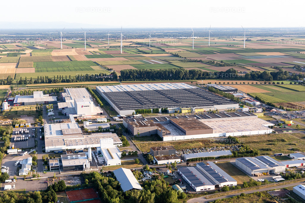 Luftbild: Industriegebiet in Offenbach an der Queich im Bundesland Rheinland-Pfalz in Deutschland. Foto: IMG_116812.jpg vom 14.08.2019 durch Werner Riehm/FLY-FOTO.de
