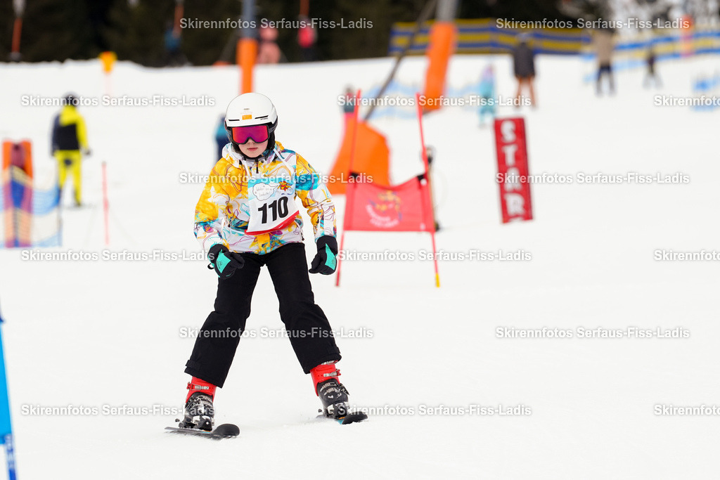 SRF_02.01.2026_0082 | Skirennfotos,Serfaus,Fiss,Ladis,Kinderskirennen,Winter,Tirol,Oberland,skirace,SFL,feelfree,weil wir's genießen,ski,Ski,skifahren,Sonnenplateau, - Realisiert mit Pictrs.com