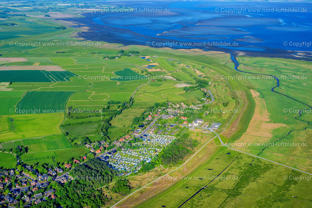 St.Peter-Ording_ELS_1243300523 | SANKT PETER-ORDING 30.05.2023 Salzwiesen Landschaft an der Nordsee - Küste im Ortsteil Sankt Peter-Ording Pfahlbauten in Sankt Peter-Ording im Bundesland Schleswig-Holstein. // Salt marsh landscape on the North Sea - coast in the district Sankt Peter-Ording Pfahlbauten in Sankt Peter-Ording in the state Schleswig-Holstein. Foto: Martin Elsen