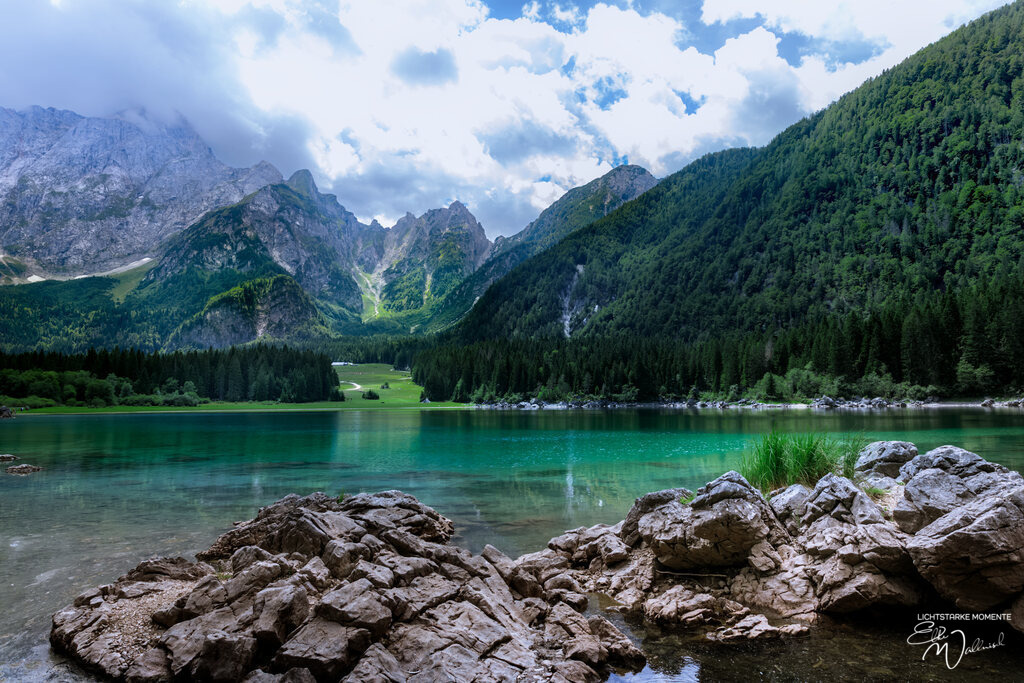 Travisio Lago di Fusine Inferiore | Herzlich willkommen auf meiner Seite! Ich bin Elke Wallnisch, Deine Fotografin für lichtstarke Momente. Der Name steht für alles, was mich mit der Fotografie verbindet: Das Licht und seine machtvolle Wirkung auf eine Situation oder unsere Stimmung - Realisiert mit Pictrs.com