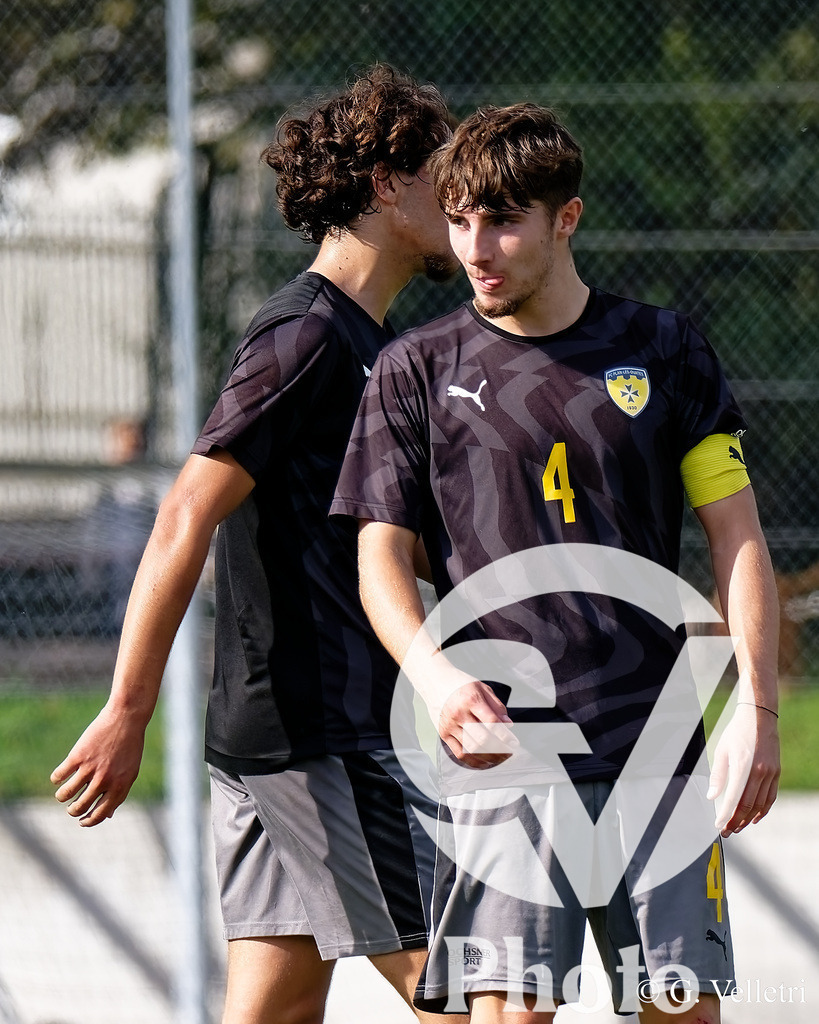 Youth League A - CS Italien - FC Plan-les-Ouates | Loan Immer(C) (4 FC Plan-les-Ouates) durant le match de Youth League A entre CS Italien et FC Plan-les-Ouates au Stade du Bois-de-la-Bâtie à Petit-Lancy, Suisse