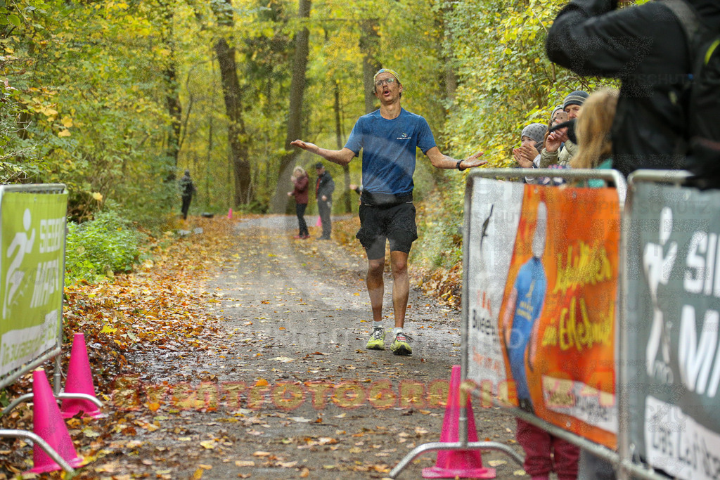 251026_1151_EX1_9735 | Sportfotografie im Rhein-Sieg Kreis, Köln, Bonn, NRW, Rheinland Pfalz, Hessen, etc. Unser Tätigkeitsfeld umfasst den Laufsport vom Volkslauf über den Marathon, Duathlon, Triathon bis zum Ultralauf wie Kölnpfad Ultra oder Schindertrail.