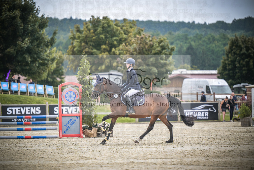 DOS_0828 | Entdecke hochwertige Reitturnierfotos von Foto Oger. Professionell, emotional und authentisch – jetzt Lieblingsmomente im Shop bestellen.Deutschlandweite Turnierfotografie. - Realisiert mit Pictrs.com