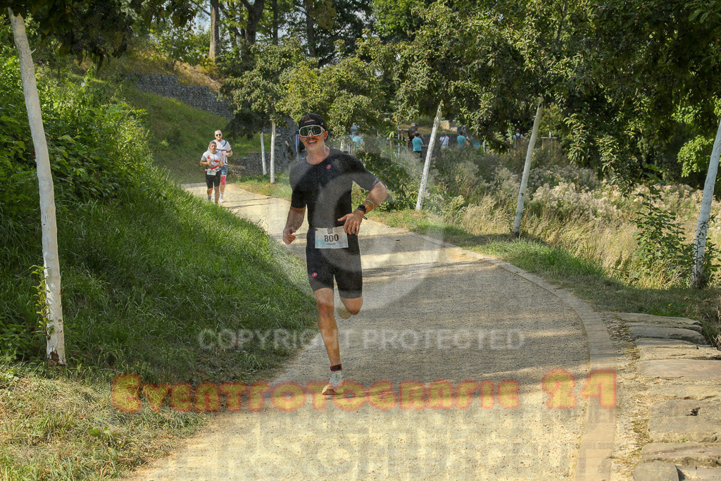 250824_1453_EX1_7900 | Sportfotografie im Rhein-Sieg Kreis, Köln, Bonn, NRW, Rheinland Pfalz, Hessen, etc. Unser Tätigkeitsfeld umfasst den Laufsport vom Volkslauf über den Marathon, Duathlon, Triathon bis zum Ultralauf wie Kölnpfad Ultra oder Schindertrail.