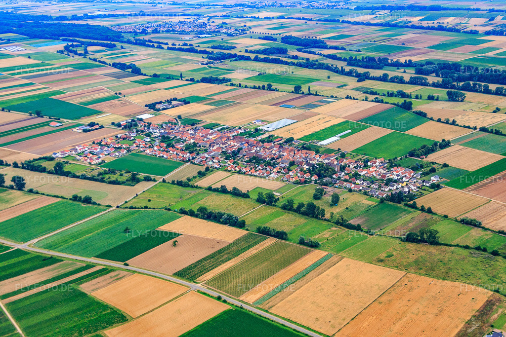 Luftbild: Ortsansicht von Nordwesten in Böbingen im Bundesland Rheinland-Pfalz in Deutschland. Foto: IMG_092158.jpg vom 16.07.2016 durch Werner Riehm/FLY-FOTO.de