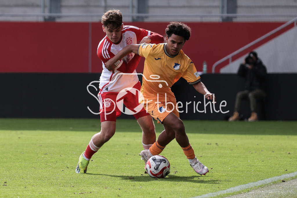 FC Bayern München U19 - TSG 1899 Hoffenheim U19 | Kurt RUEGER (FCB #6) im duell mit Juan Tiago Esteban POLLER (TSG #10) / Zweikampf