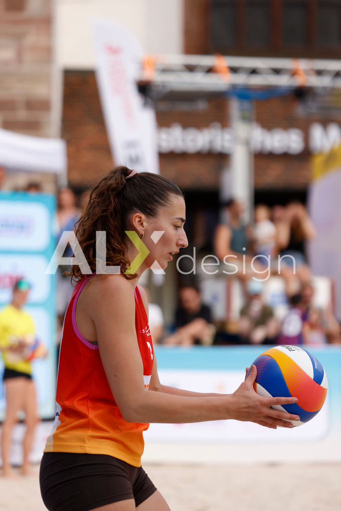 Obi BeachTour 2026 - Basel | BASEL, SWITZERLAND - JULY 18: ANNA LUTZ (SUI) during the Obi BeachTour 2026 match between ZOBRIST / LUTZ (SUI) and FLÜCKIGER / DEMIERRE (SUI) at Barfüsserplatz on July 18, 2026 in Basel, Switzerland. - Realisiert mit Pictrs.com