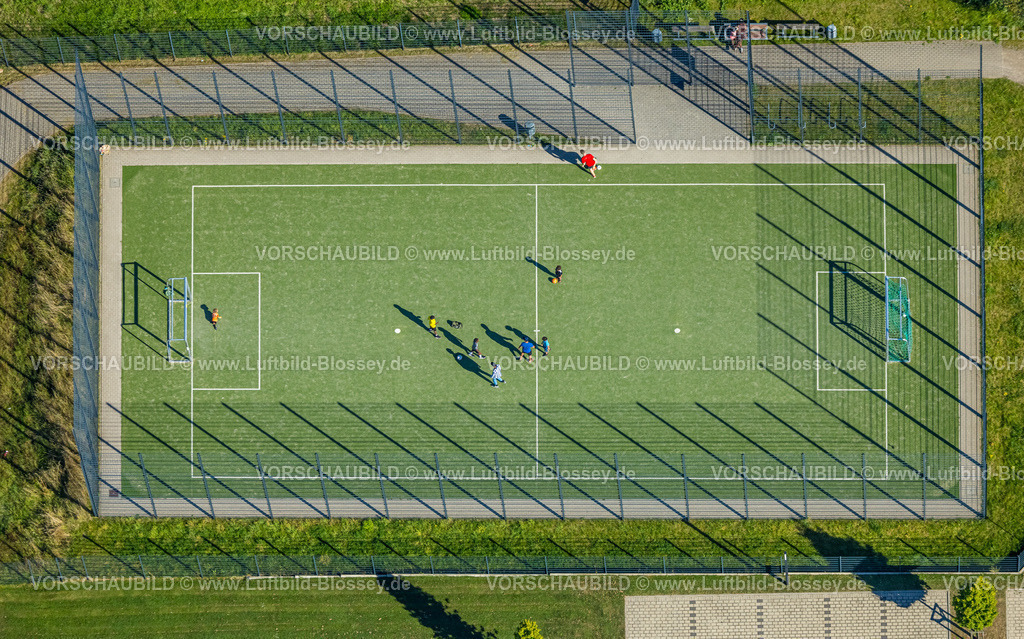 Dortmund240804551 | Luftbild, Kunstrasenbolzplatz, eingezäuntes Mini Fußball Spielfeld am BVB 09 Borussia Dortmund Trainingszentrum, Adi-Preißler-Allee, Brackel, Dortmund, Ruhrgebiet, Nordrhein-Westfalen, Deutschland