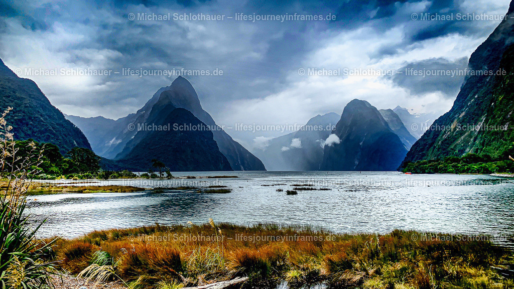 Milford Sound - New Zealand | Wildlife- und Landschaftsfotografie als Wandbild, Poster & mehr. Einzigartige Naturmomente aus Neuseeland, Norwegen & weltweit – fotografiert von Michael Schlothauer. - Realisiert mit Pictrs.com