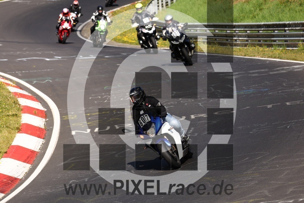 0807-20240730_03696 | Schöne Erinnerungen an spannende Momente - das festzuhalten ist unser Job. PIXELrace.de ist seit 2003 auf den Rennstrecken Europas unterwegs um die Action draußen beim Fahren und die wunderbare Stimmung imm Fahrerlager für euch einzufangen.