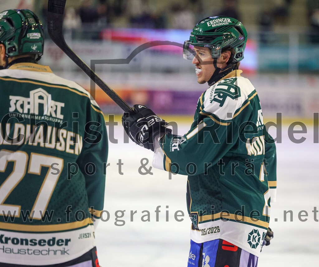 2025-11-02_035_TSV_Erding_gegen_EV_Fuessen | Erding, Deutschland, 02.11.2025:Eishockey, Oberliga Süd 2025 / 2026, 15. Spieltag, TSV Erding gegen EV Füssen, Endergebnis: 2:6Erik Modlmayr (Erding Gladiators, #21)Foto: Christian Riedel / fotografie-riedel.net
