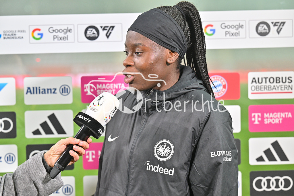FC Bayern München Frauen - SG Eintracht Frankfurt Frauen | im Bild Etonam Nicole ANYOMI (Eintracht Frankfurt Frauen 19) beim Interview bei MagentaSport / Freisteller / Einzelfoto / Google Pixel Frauen Bundesliga: FC Bayern Muenchen - Eintracht Frankfurt, FC Bayern Campus am 04.11.2024