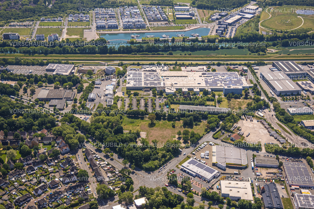 Gelsenkirchen250506206 | Luftbild, ehemals GAFÖG Gelände Emscherstraße 66, Bleistahl Automobilzulieferer Werk Gelsenkirchen, oben Stadtquartier Graf Bismarck, Johannes-Rau-Allee, Wohnanlage und Stölting Marina Yachthafen am Rhein-Herne-Kanal, Erle, Gelsenkirchen, Ruhrgebiet, Nordrhein-Westfalen, Deutschland