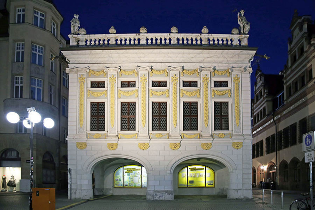 Foto: Leipzig - Alte Handelsbörse - Blick vom Salzgässchen | Das Team hinter BILDLEXIKON LEIPZIG bündelt historische wie aktuelle Informationen über die Stadt Leipzig in Text und Bild auf einer Plattform und stellt diese der interessierten Öffentlichkeit zur Verfügung.