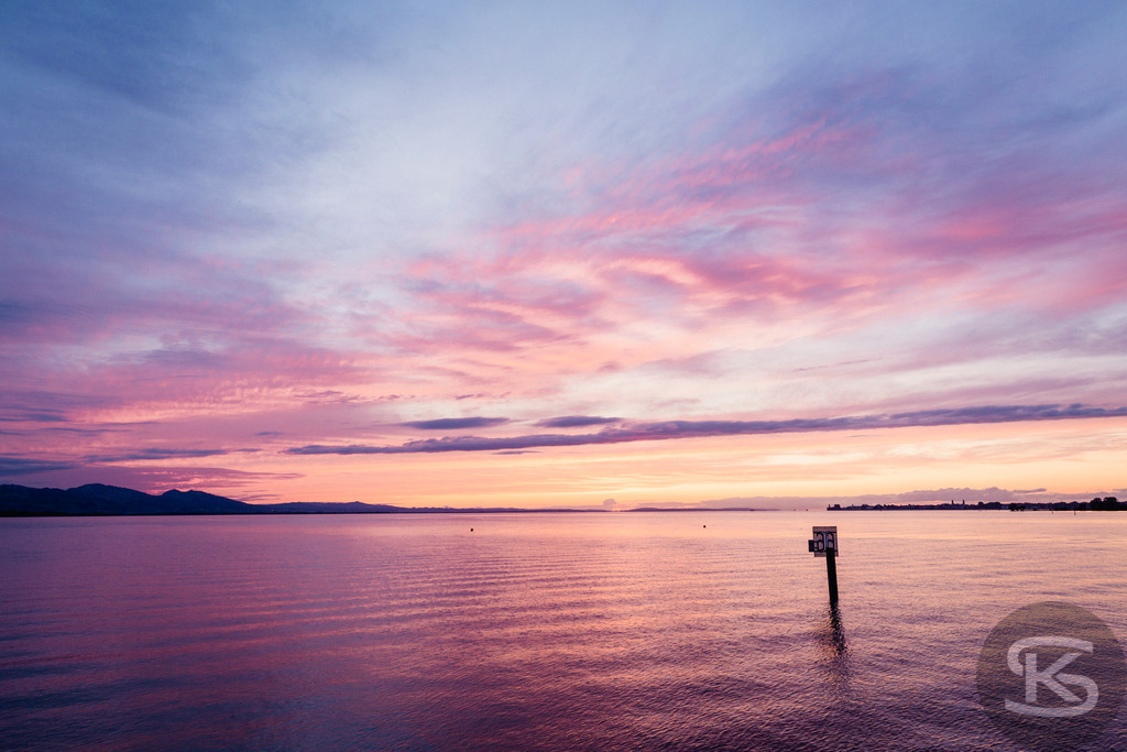 Bodenseebilder Galerie: Atemberaubende Fotos & Stimmungen | Entdecken Sie eine Sammlung stimmungsvoller Fotos vom Bodensee. Hochwertige Bilder von Sonnenauf- und -untergängen, Uferlandschaften, Booten und der Natur rund um den größten See Deutschlands. - Realisiert mit Pictrs.com