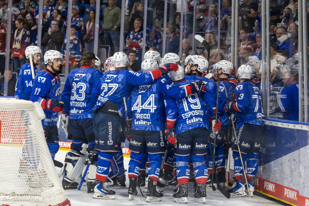 DEL, Deutsche Eishockey Liga Saison 2025/26, Playoff-Halbfinale, Spiel 1: Adler Mannheim gegen Red Bull München | DEL, Deutsche Eishockey Liga Saison 2025/26, Playoff-Halbfinale, Spiel 1: Adler Mannheim gegen Red Bull München***Riesen Jubel bei den Adlern nach dem Sieg - Realisiert mit Pictrs.com