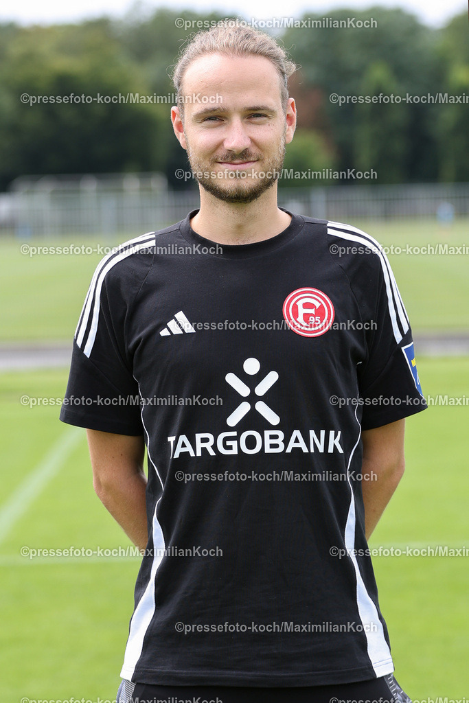 Due2BL25072401027 | Videoanalyst Jonas Bergerhoff; Fortuna Düsseldorf; 2. Bundesliga, Porträttermin 2024/2025