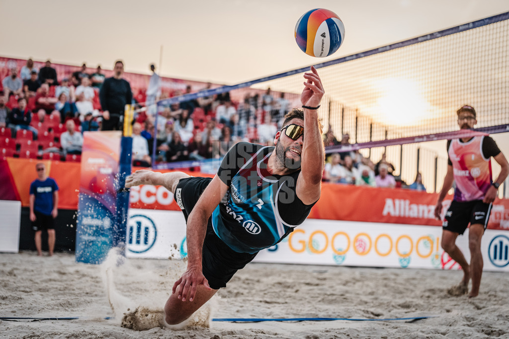 Beachvolleyball | Männer | German Beach Tour 2024 | Tourstop Düsseldorf | 09.05.2024 | Nico Wegner rettet spektakulär den Ball