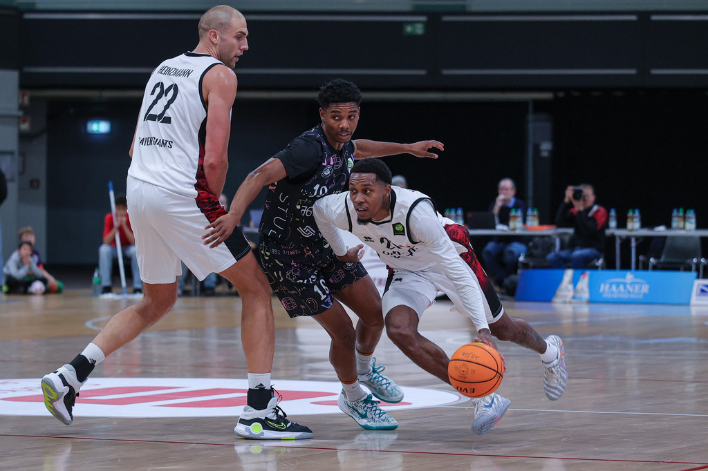 Pro A BAYER GIANTS vs Uni Baskets Münster-5 | Fotos von Basketballspielen aus dem Raum NRW fotografiert von Gero Mueller-Laschet und Daniel Schaefer - Realisiert mit Pictrs.com