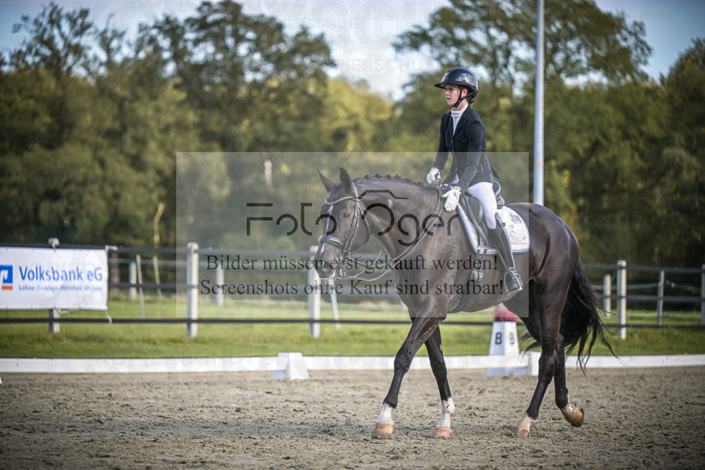 DOS_4428 | Entdecke hochwertige Reitturnierfotos von Foto Oger. Professionell, emotional und authentisch – jetzt Lieblingsmomente im Shop bestellen.Deutschlandweite Turnierfotografie. - Realisiert mit Pictrs.com