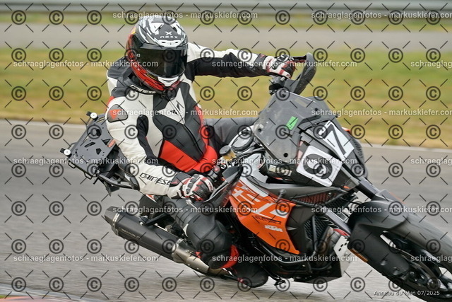 25bt05-0513 | markuskiefer.com - Realisiert mit Pictrs.com