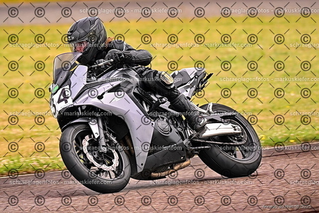 25bt02-0108 | markuskiefer.com - Realisiert mit Pictrs.com