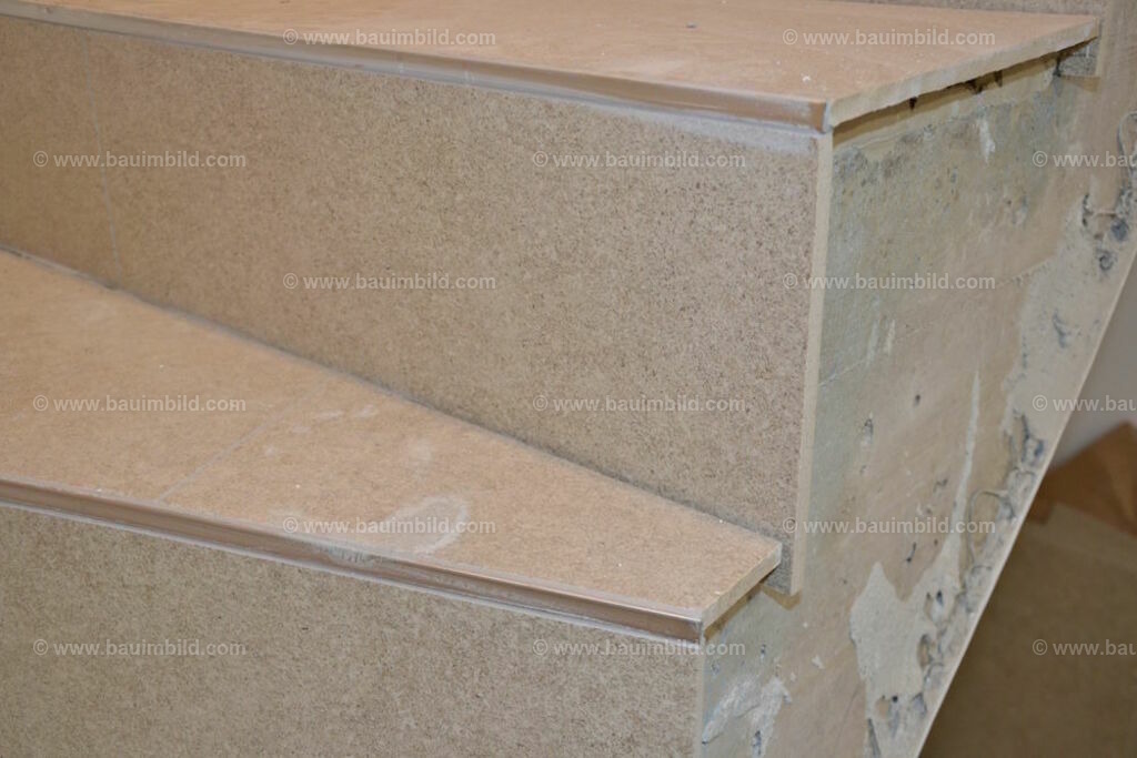 bib-lg21-fliesenlegerarbeiten-0057 | Nach LV-Leistungsgruppen sortierte Detailfotos über den Bau eines Hauses. Alle Hausbau-Bilder direkt vom Urheber und Autor der Website Haus-Selber-Bauen.com