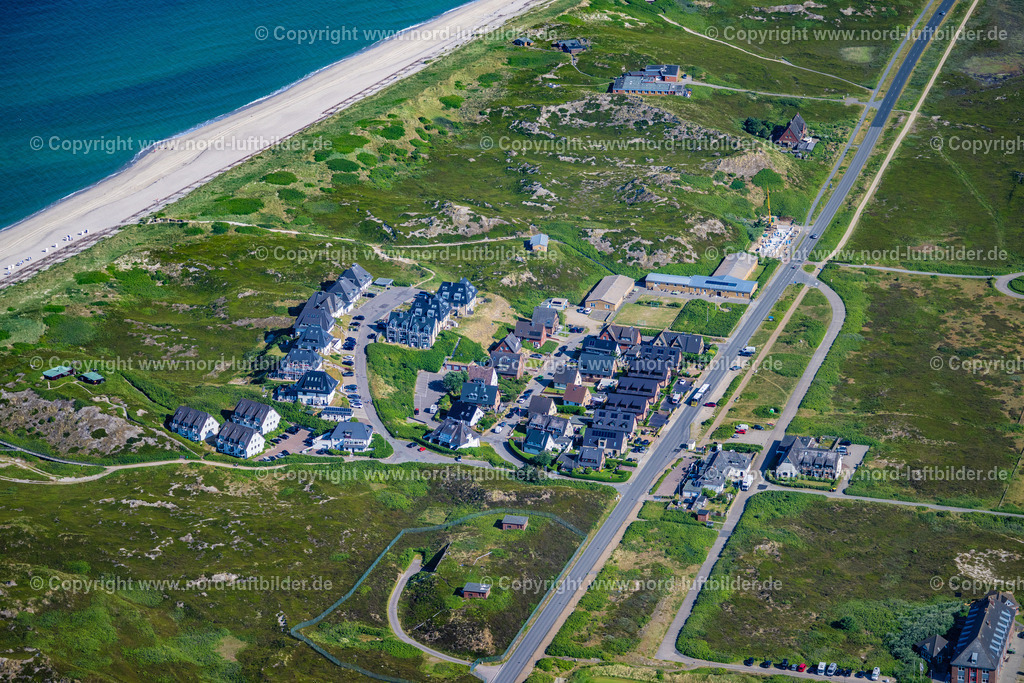 Sylt_Hörnum_Kressenjacobs_Tal_ELS_8865130625 | HöRNUM (SYLT) 21.06.2025 Ferienhaus Anlage " Kessen-Jacobs-Tal " am Friesenplatz in Hörnum (Sylt) Insel Sylt im Bundesland Schleswig-Holstein, Deutschland. // Holiday house plant of the park " Kessen-Jacobs-Tal " on place Friesenplatz in Hoernum (Sylt) island Sylt in the state Schleswig-Holstein, Germany. Foto: Martin Elsen