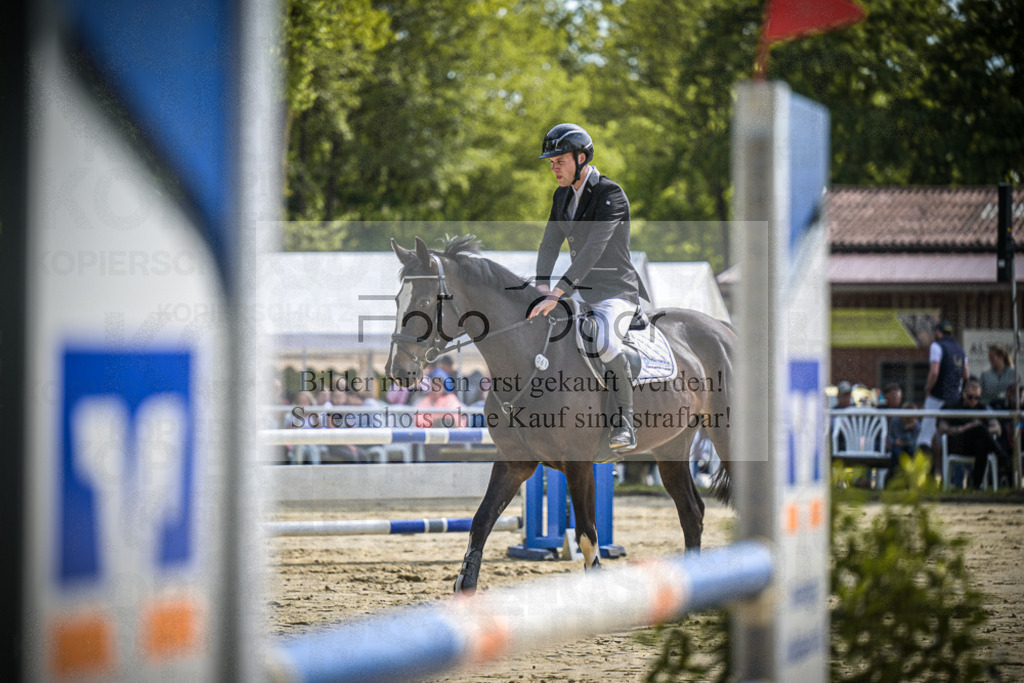 DOS_0352 | Entdecke hochwertige Reitturnierfotos von Foto Oger. Professionell, emotional und authentisch – jetzt Lieblingsmomente im Shop bestellen.Deutschlandweite Turnierfotografie. - Realisiert mit Pictrs.com