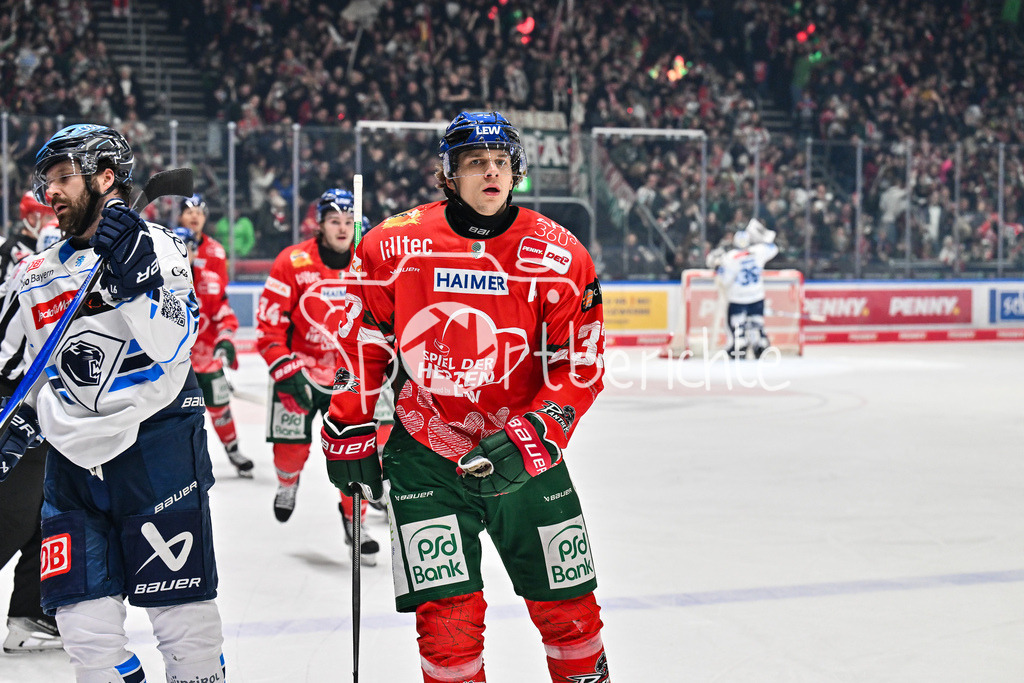 Augsburger Panther - ERC Ingolstadt | AUGSBURG, GERMANY - 12. DECEMBER: Jubel der Panther nach dem Treffer zum 2-1 durch Tim WOHLGEMUTH (Augsburger Panther 33) / Tor / Torschuetze / Freude / Happy während dem Match zwischen den Augsburger Panthern und dem ERC Ingolstadt am 27. Spieltag der Penny DEL im Curt Frenzel Stadion