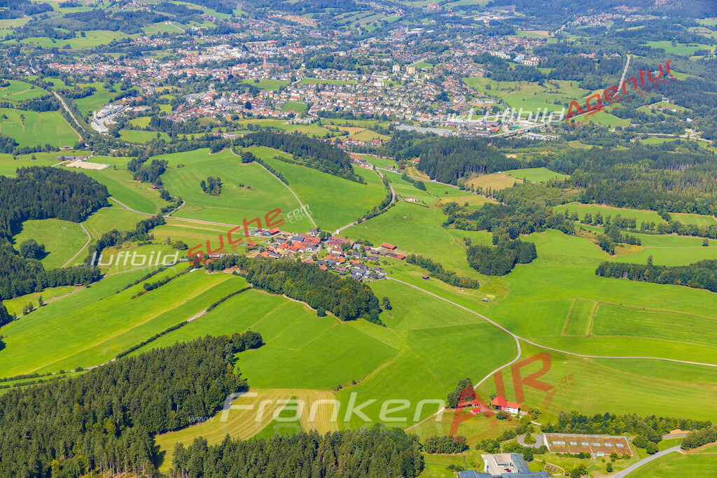 luftbild-griesbach-zwiesel-air-pics-frankenair-7490-jahr-2025 | Klassische Luftaufnahme ohne Drohne zeigt:Griesbach bei Zwiesel - Die Luftbildaufnahme wurde 2025 vom UL-Flugzeug heraus erstellt ( keine Drohne ) - Hochauflösende Luftaufnahme -Nicht vergleichbar mit Google Maps oder Satelittenbilder- Die Geschenkidee !Mit Lizenz und Bildrechte bestellbar