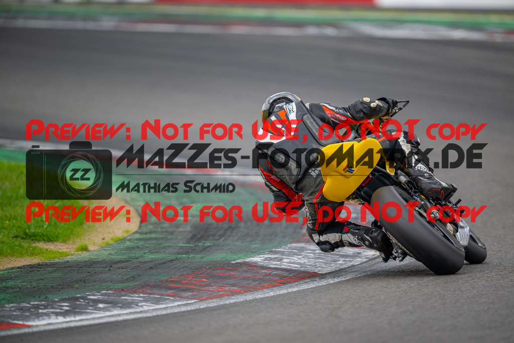 MaZZes-Fotomatrix-20260904-634656 | TWIN