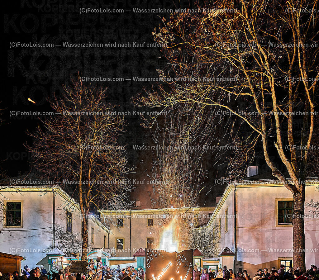 ALP9768_Wieselburger ADVENT_Wintersonnenwendfeuer | (C)FotoLois.com, Alois Spandl, Wieselburger Advent, Wintersonnenwendfeier mit Umzug durch die Stadt, Sonnenwendfeuer und Perchtenlauf mit Show im Schlosspark, Mitwirkung der Partnergemeinde EINBECK, Sa 17. Dezmber 2022.