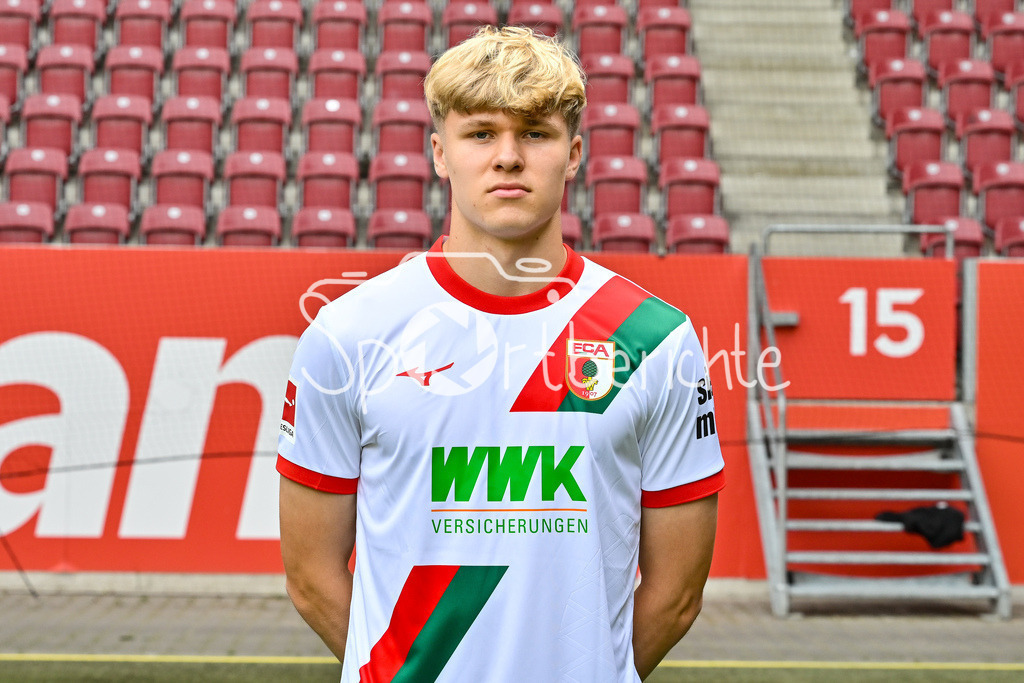 FC Augsburg 2025/26 | Felix MEISER / Einzelfoto / Freisteller / Media Day FC Augsburg: WWK-Arena am 06.08.2025