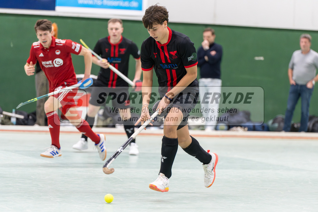 SFE_20251213_0105 | Köln, Deutschland, 13.12.2025:  Hockey 1. Bundesliga Herren Rot-Weiss - DSD Düsseldorf im KTHC Stadion Rot-Weiss Köln Tennis and Hockey Club am 13.12.2025 in Köln, Deutschland. (Foto von Fehrmann)Köln, Germany, 13.12.2025: Hockey 1. Bundesliga Herren Rot-Weiss - DSD Düsseldorf in KTHC Stadion Rot-Weiss Köln Tennis and Hockey Club at 13.12.2025 in Köln, Deutschland. (Foto from Fehrmann)